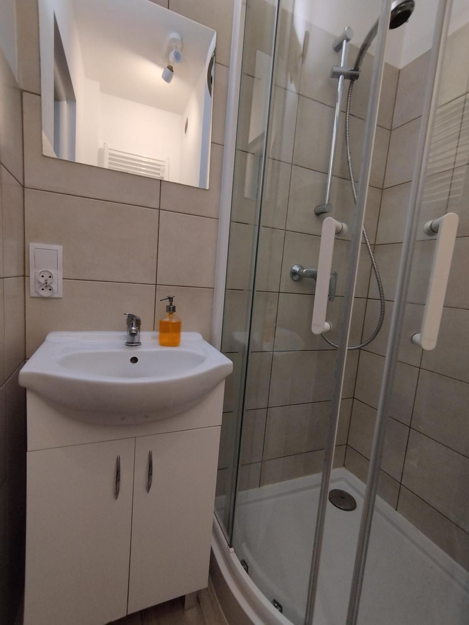 24h Self Check-in Polna Lotnisko Апартаменти *