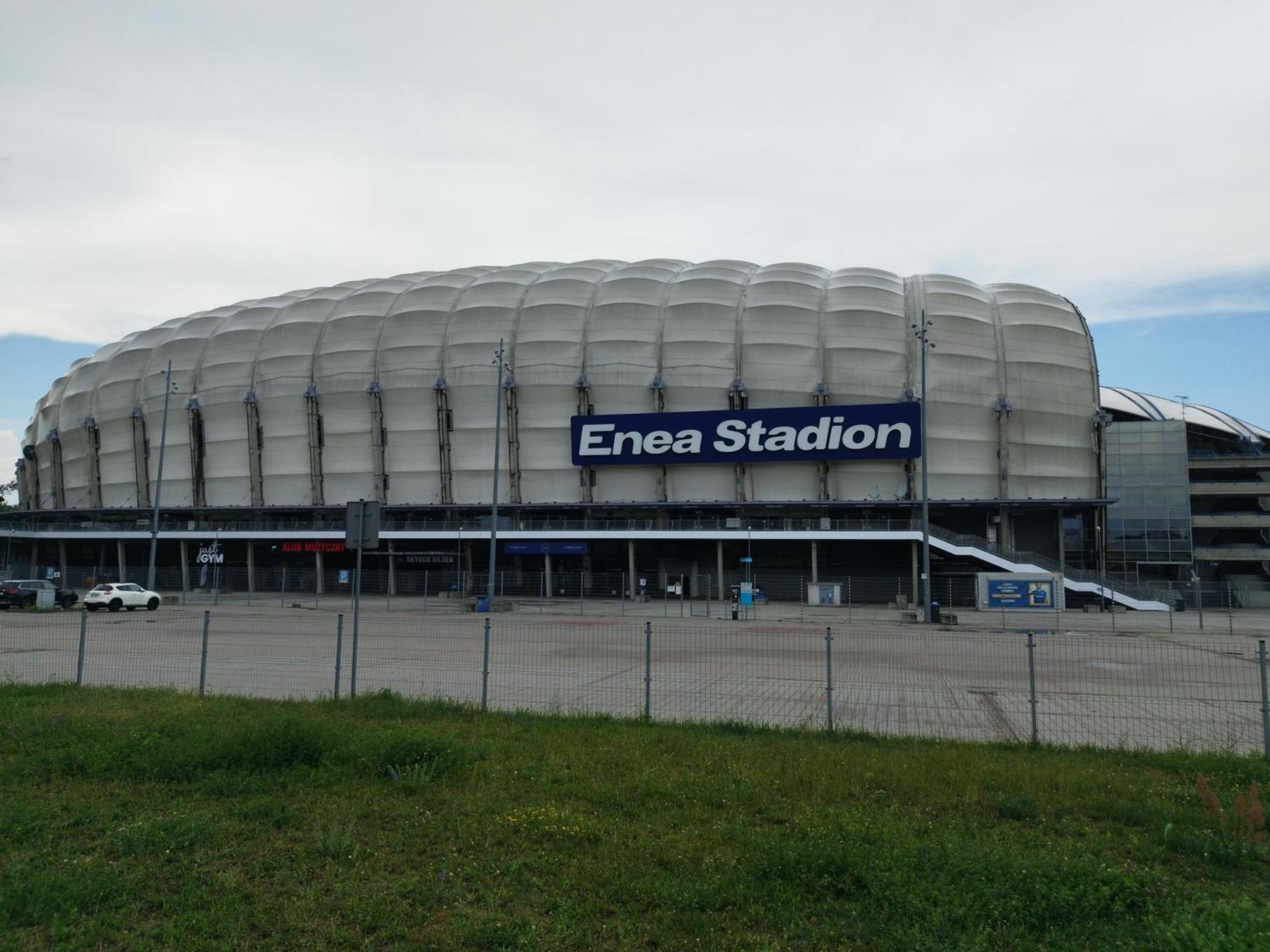 24h Self Check-in Polna Lotnisko Апартаменти *