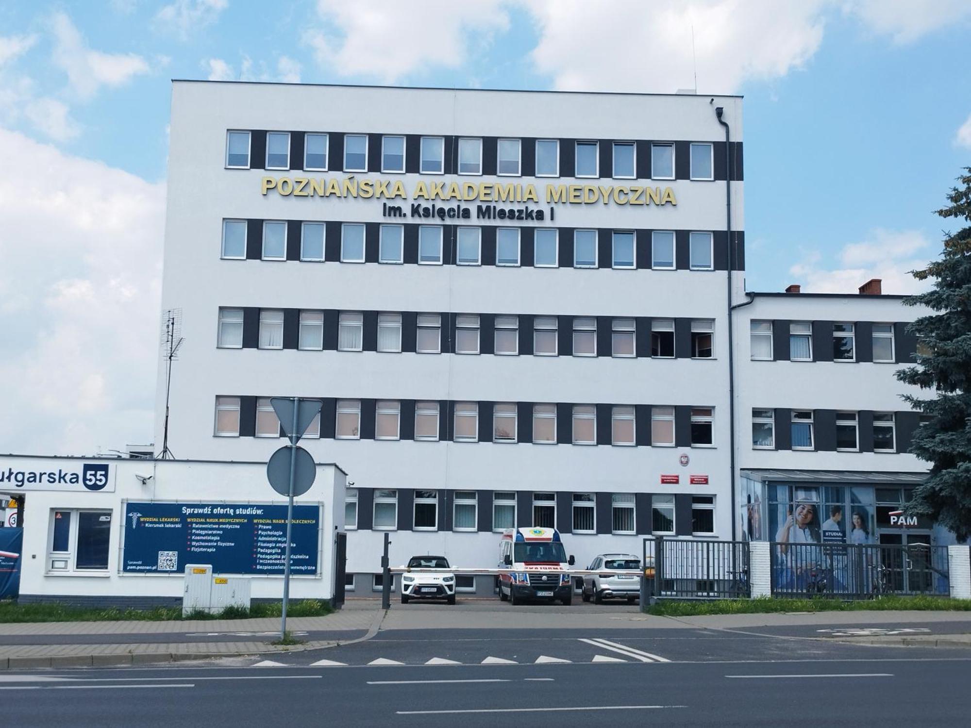 24h Self Check-in Polna Lotnisko * Познань